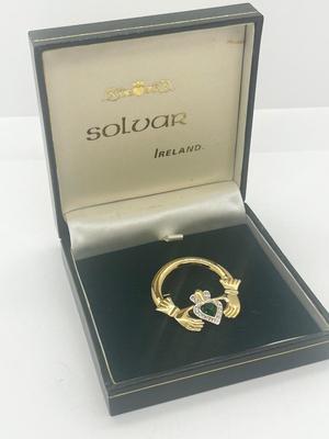 LOT 46: Good Luck Goldtone Claddagh Brooch