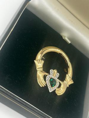 LOT 46: Good Luck Goldtone Claddagh Brooch