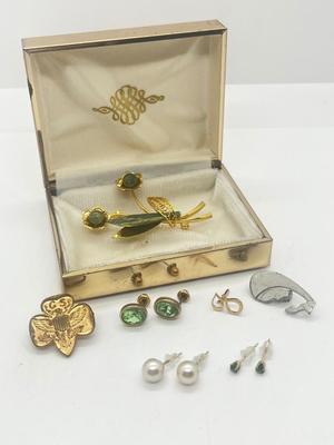 LOT 51: 14K Yellow Gold Pierced Earrings, Vintage Brooch and More!