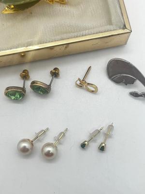 LOT 51: 14K Yellow Gold Pierced Earrings, Vintage Brooch and More!