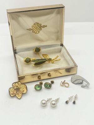 LOT 51: 14K Yellow Gold Pierced Earrings, Vintage Brooch and More!