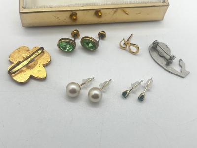 LOT 51: 14K Yellow Gold Pierced Earrings, Vintage Brooch and More!