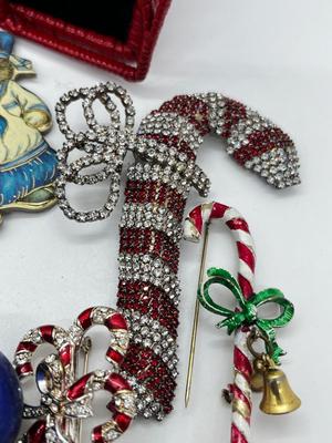LOT 82: Eclectic Mix of Unique Items and Pretty Floral Box: Mini Vintage Alarm Clock, Holiday Pins and More!