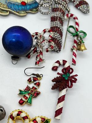 LOT 82: Eclectic Mix of Unique Items and Pretty Floral Box: Mini Vintage Alarm Clock, Holiday Pins and More!