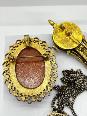 LOT 89: Brooch/Pin Collection and More!