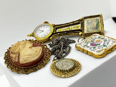 LOT 89: Brooch/Pin Collection and More!