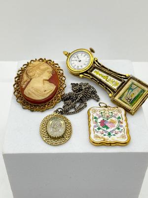 LOT 89: Brooch/Pin Collection and More!