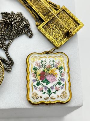 LOT 89: Brooch/Pin Collection and More!