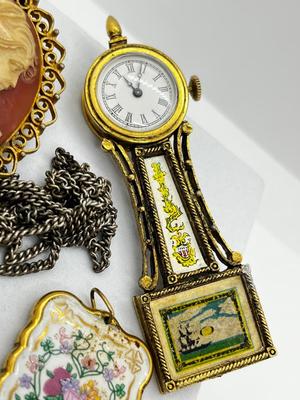 LOT 89: Brooch/Pin Collection and More!