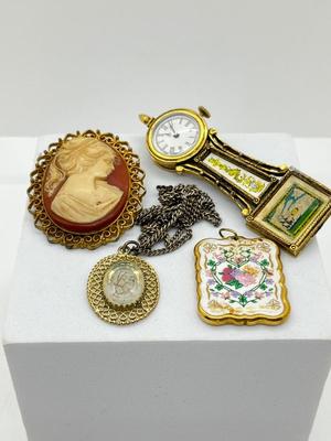 LOT 89: Brooch/Pin Collection and More!