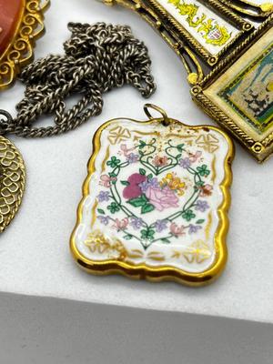 LOT 89: Brooch/Pin Collection and More!