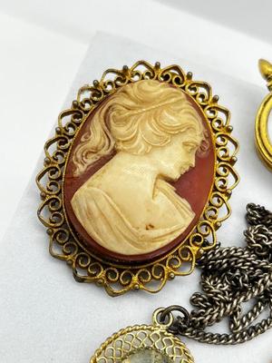 LOT 89: Brooch/Pin Collection and More!