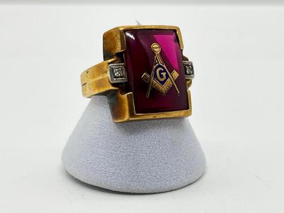 LOT 91: 10K Yellow Gold Masonic Ring - Size 8 -6.19 GTW