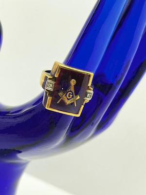 LOT 91: 10K Yellow Gold Masonic Ring - Size 8 -6.19 GTW