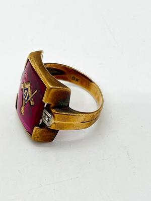 LOT 91: 10K Yellow Gold Masonic Ring - Size 8 -6.19 GTW