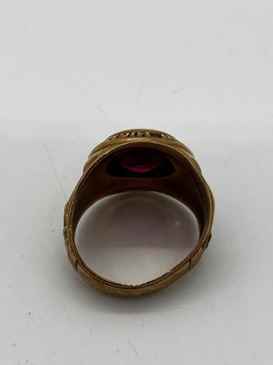 LOT 92: 1952 Balfour 10K Yellow Gold and Ruby Class Ring - Size 5 - 8.64 GTW
