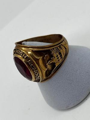LOT 92: 1952 Balfour 10K Yellow Gold and Ruby Class Ring - Size 5 - 8.64 GTW