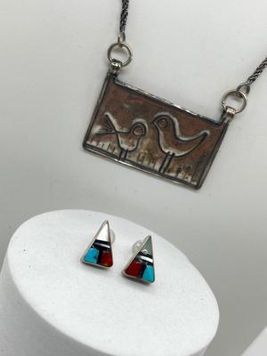 LOT 100: 925 Pendant Necklace and Silver Inlay Pierced Earrings - 11.2 GTW