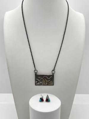 LOT 100: 925 Pendant Necklace and Silver Inlay Pierced Earrings - 11.2 GTW