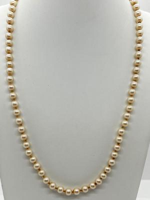 LOT 128: Cultured Set of Pearls With Silver Clasp - 16"