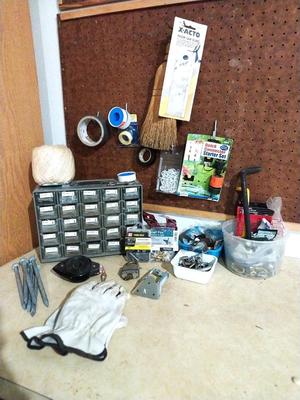 HARDWARE ORGANIZER AND HARDWARE