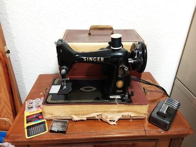 SINGER CARRY SEWING MACHINE WITH CARRIER