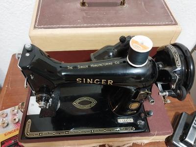 SINGER CARRY SEWING MACHINE WITH CARRIER