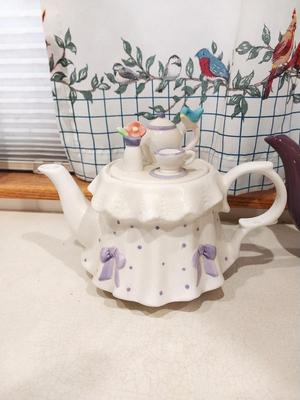 +TWO COLLECTIBLE TEAPOTS