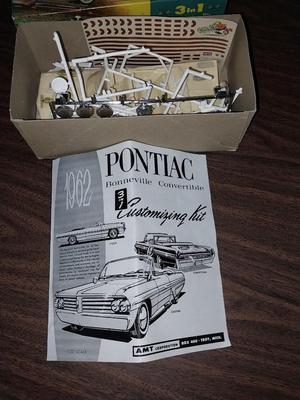 VINTAGE 1962 PONTIAC BONNEVILLE AND HIGHWAY PIONEERS