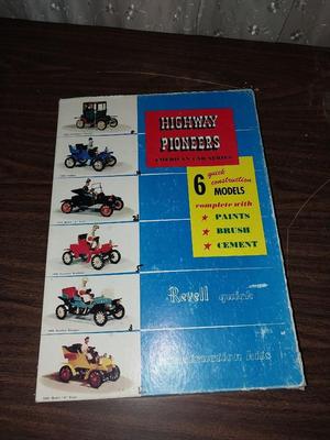 VINTAGE 1962 PONTIAC BONNEVILLE AND HIGHWAY PIONEERS