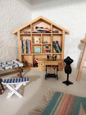 DOLLHOUSE FURNITURE