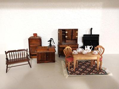 CRAFTING FURNITURE AND ACCESORRIES