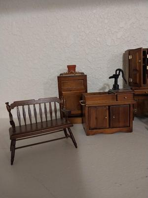CRAFTING FURNITURE AND ACCESORRIES