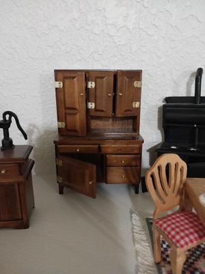 CRAFTING FURNITURE AND ACCESORRIES
