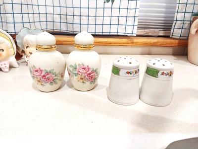 ADORABLE SALT & PEPPER SHAKERS