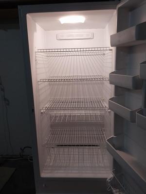 FRIGIDAIRE UPRIGHT FREEZER
