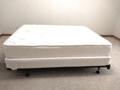 QUEEN SIZE DOCTORS CHOICE MATTRESS