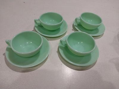 VINTAGE TABLECLOTH AND DISHES