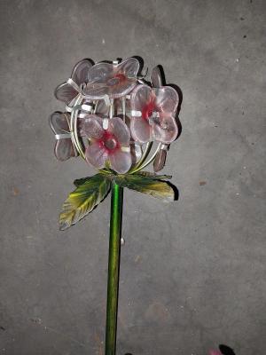 THREE CERAMIC POTS AND SOLAR POWERED FLOWER