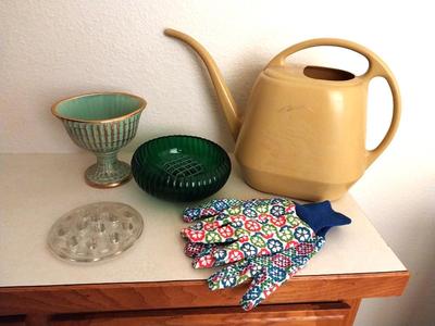 HALL VASE-FROGG-GLASS HOLDER-GLOVES AND WATERING CAN