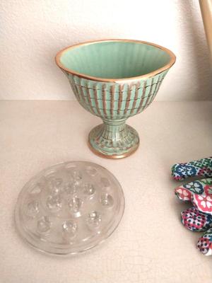 HALL VASE-FROGG-GLASS HOLDER-GLOVES AND WATERING CAN