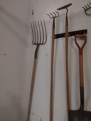 YARD TOOLS AND SNOW SHOVAL