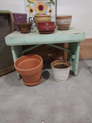 PLANTING POTS AND YARD FLAG