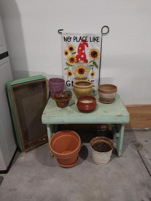 PLANTING POTS AND YARD FLAG