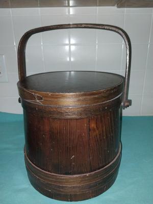 VINTAGE OIL LAMP AND WOODEN HANDELED BOX WITH LID
