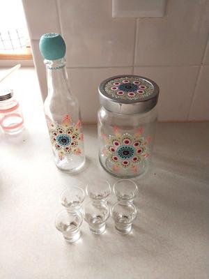 STAINGLASS SWANE-VINTAGE SALT & PEPPER SHAKERS-HAND PAINTED JAR & BOTTLE-VINTAGE TABLECLOTH