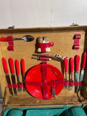 vintage picnic suitcase set