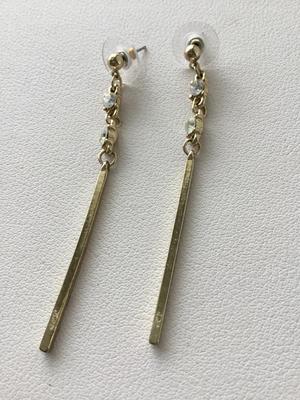 Beautiful unmarked gold tone dangle earrings