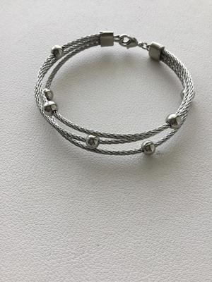 Beautiful silver tone fashion bracelet