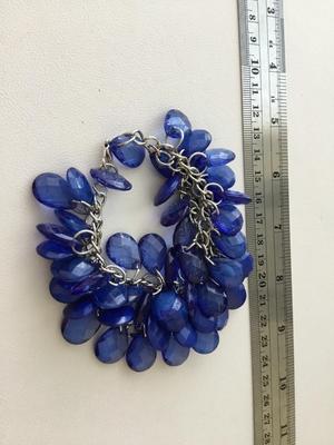 Blue beaded fashion bracelet